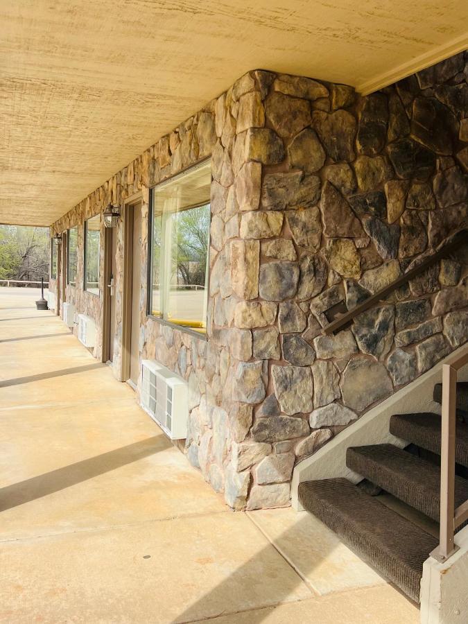 Cattle Country Lodge Stroud Exterior photo